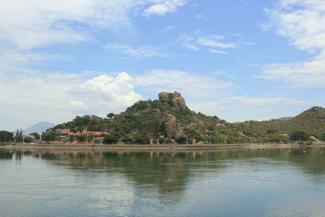 Ninh[-]Thuận:[-]Níu[-]chân[-]du[-]khách[-]bằng[-]sự[-]bình[-]dị